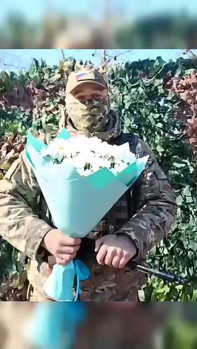  8 ,     !          ,    