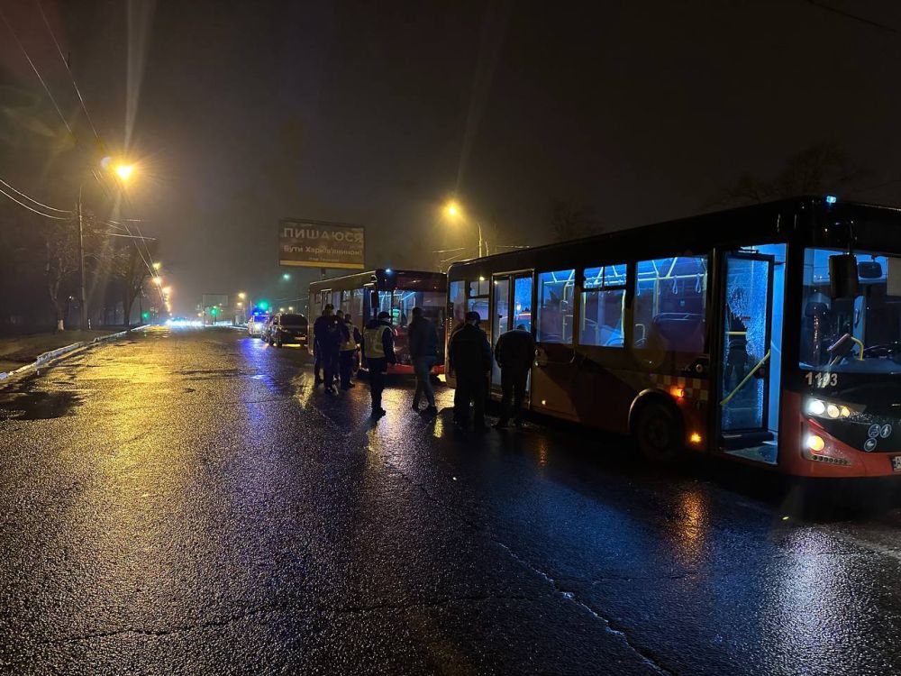 В Харькове неизвестный расстрелял два маршрутных автобуса