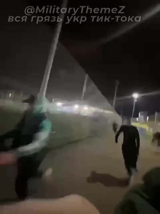 Весело живётся в Харькове: играешь себе в футбол, а рядом с тобой "Герани" взрываются