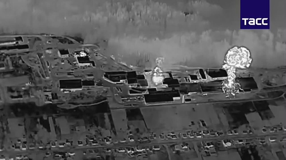 ВС РФ ударили беспилотниками "Герань-2" по цеху производства БПЛА и складу ВСУ в Богодухове Харьковской области