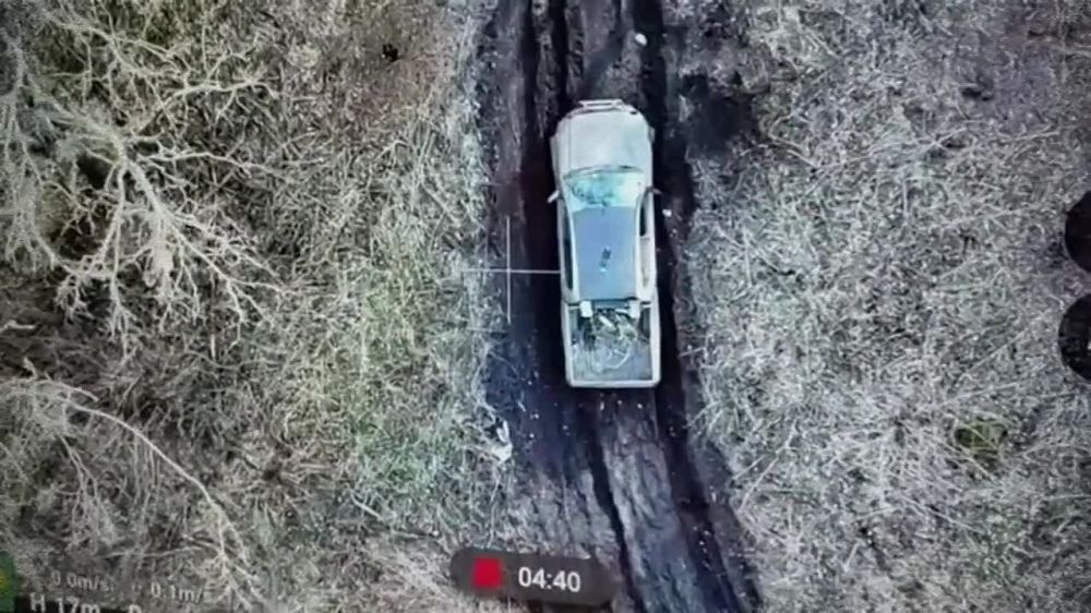 Удачная охота. Расчетами БпЛА 41 мсп 44 Армейского корпуса с помощью сбросов уничтожены дорогостоящий беспилотник самолетного типа и пикап украинских националистов в Харьковской области