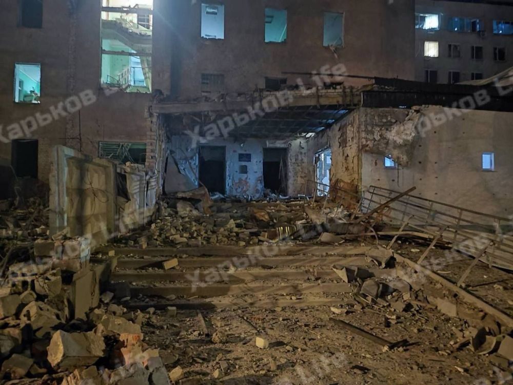 ВС России поразили цели вэсэушников в оккупированном Харькове, в том числе здание военного госпиталя, в котором свои раны зализывали боевики, выжившие в набеге на Белгородчину