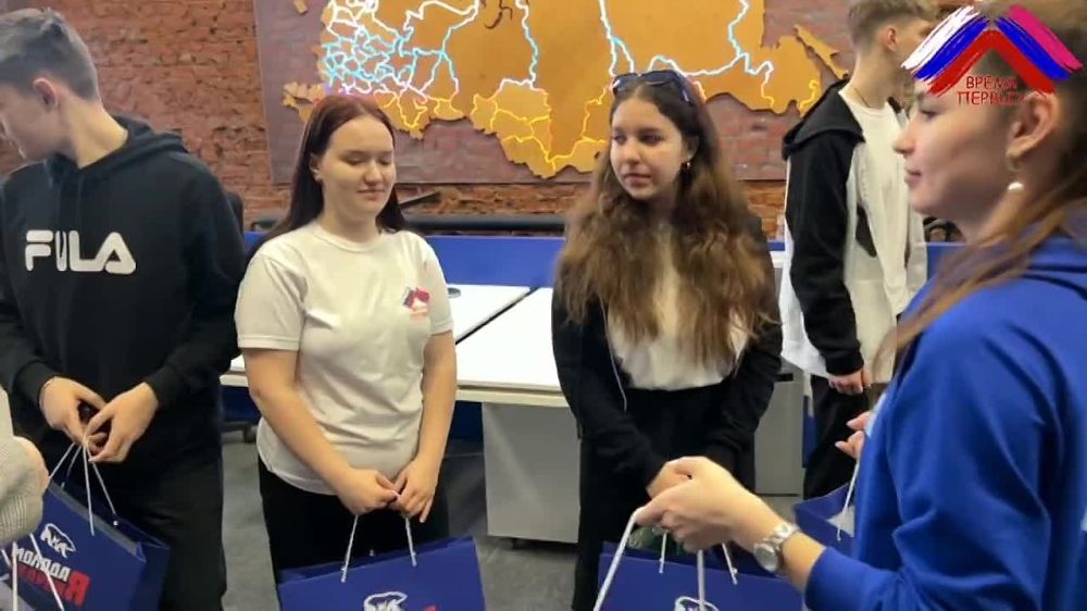 Участники МДХО «Время Первых» посетили Центральный штаб «Молодой Гвардии», где ребятам провели экскурсию