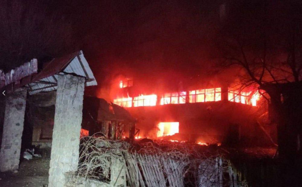 В Харькове в результате множественных прилетов "Гераней" серьезно пострадали цеха промышленного предприятия "Промсвязь"