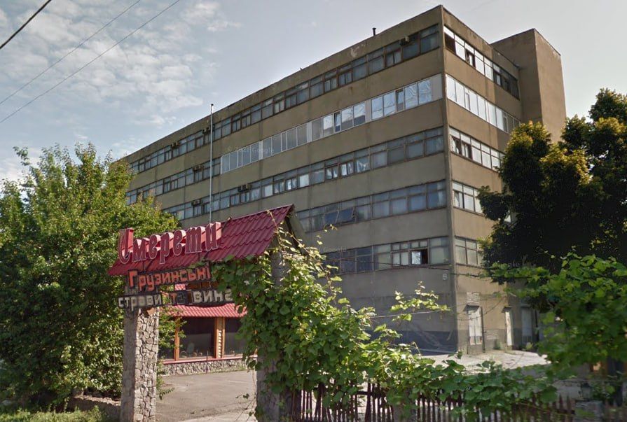 Судя по кадрам, одно из зданий завода Промсвязь в г. Харьков полностью уничтожено