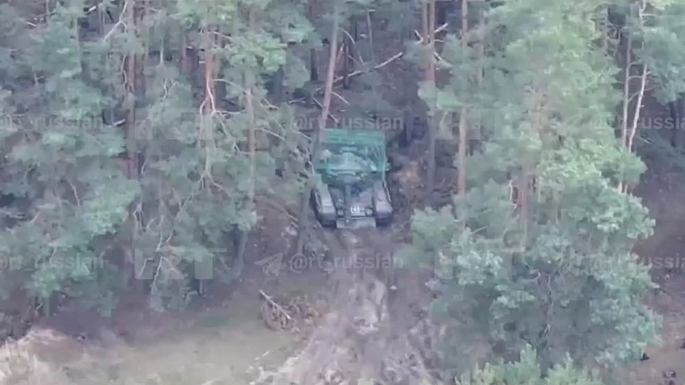 Российский дрон эффектно уничтожил танк ВСУ в Харьковской области