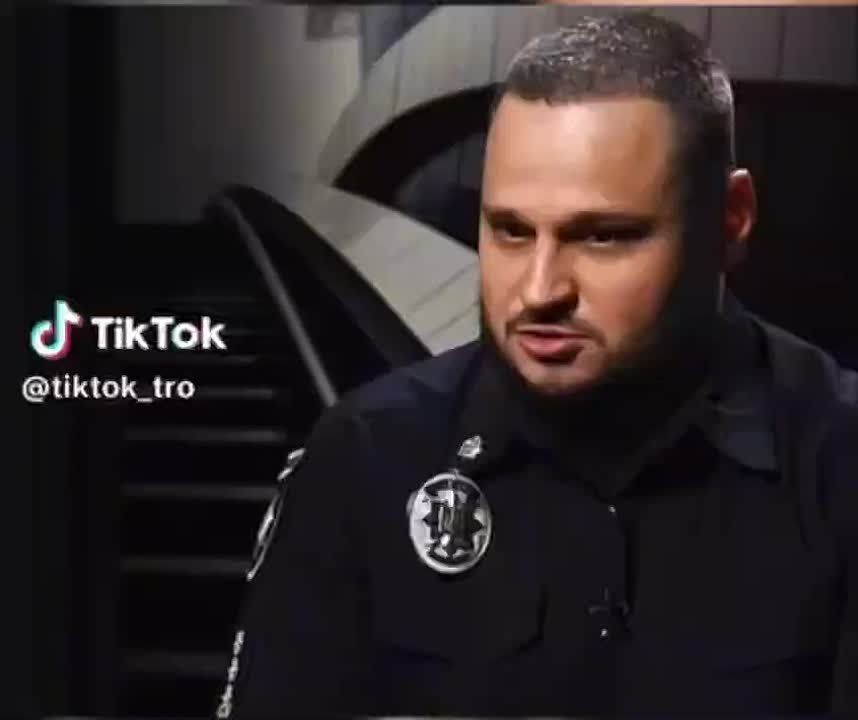 "Полицейские не должны направляться на фронт, так как их обязанность — обеспечение правопорядка в стране"—вещает тело в погонах