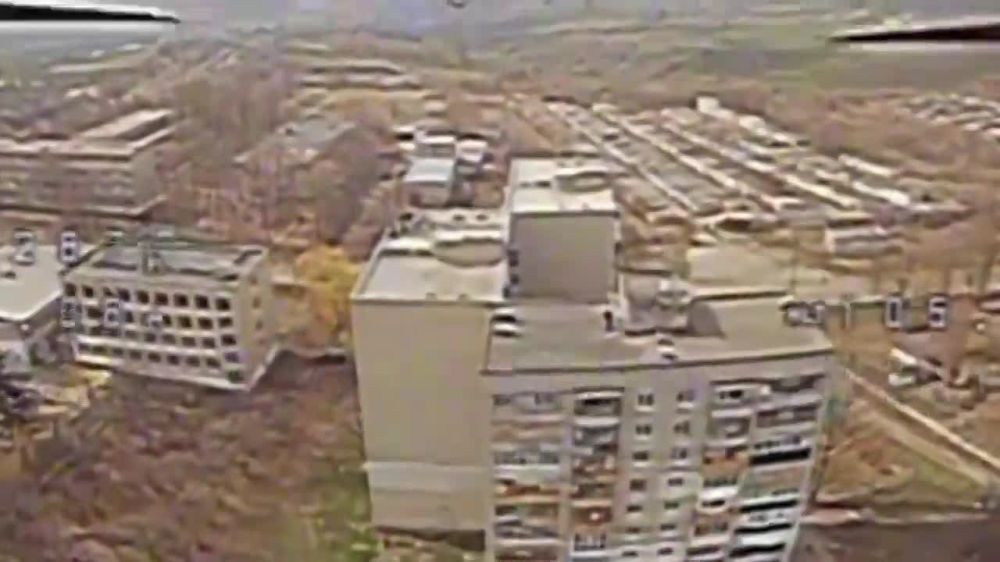 Использование ВСУ многоэтажной застройки Купянска для размещения оборудования связи, РЭБ и управления БПЛА