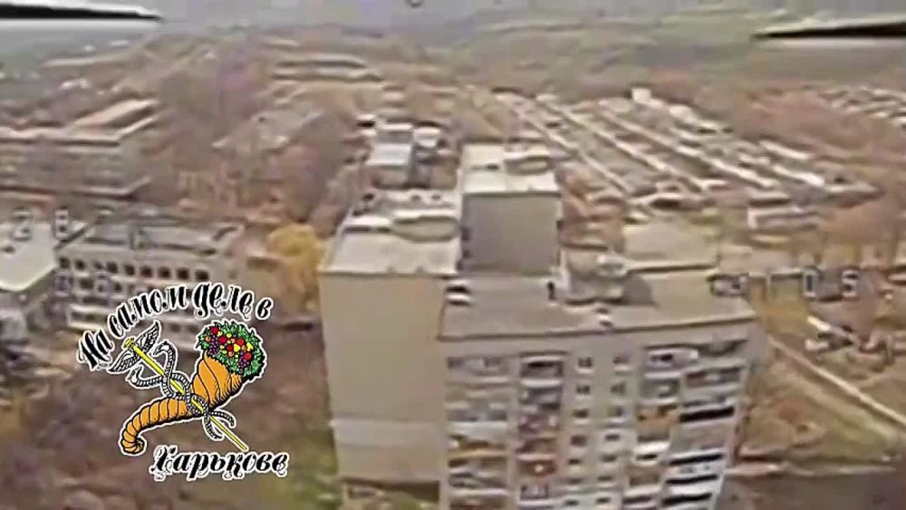 Уничтожения пункта РЭБ ВСУ дронами на одной из многоэтажек в Купянске