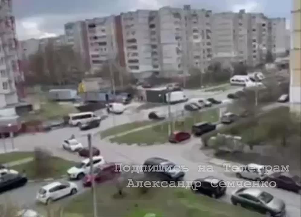 Харьковские будни.. Люди спасаются как могут