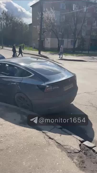 Сильное ДТП на ХТЗ.. Жигули влетел в Теслу и перевернулся