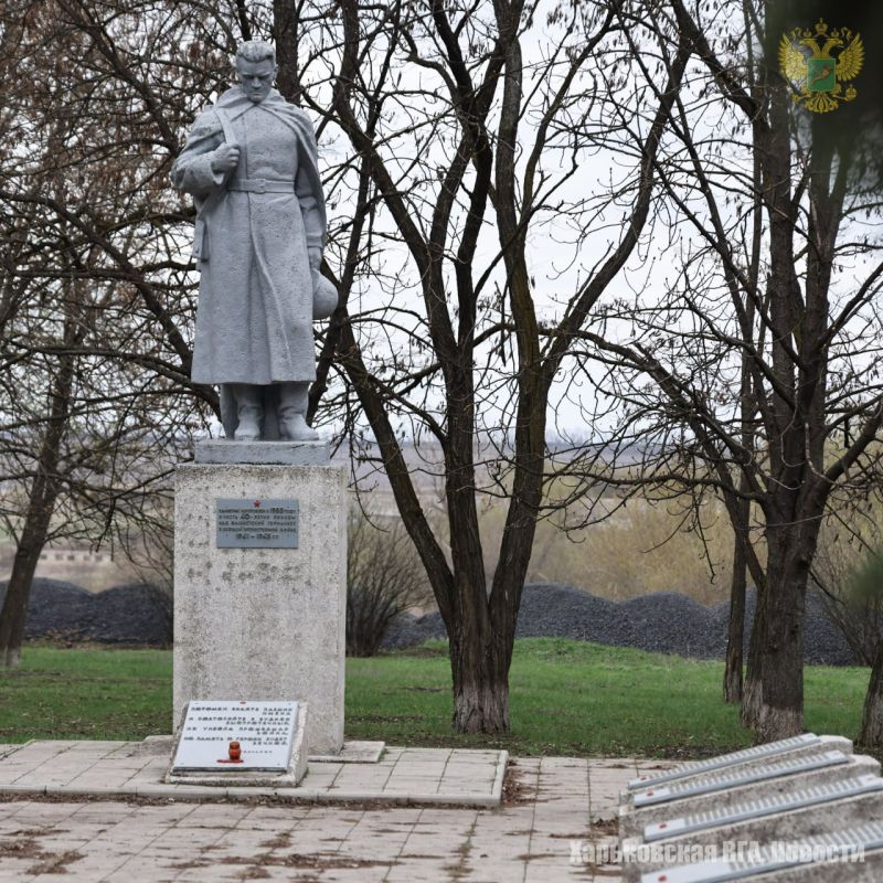 Местное население освобожденной территории Харьковской области начало работу по благоустройству парковых зон и в местах расположения мемориалов воинам, погибшим в годы Великой Отечественной Войны