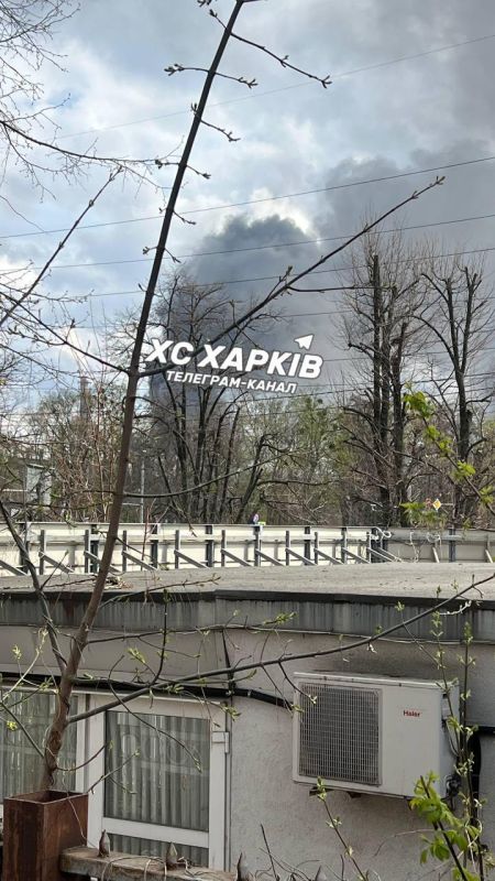В Харькове возник масштабный пожар на предприятии по изготовлению горюче-смазочных материалов