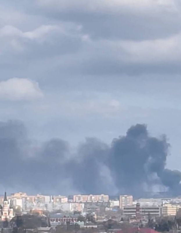 В Слободском районе Харькова на одном из предприятий сильный пожар