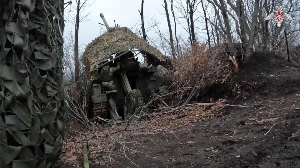 Расчет самоходной артиллерийской установки 2С5 «Гиацинт-С» 1-й гвардейской танковой армии группировки «Запад» уничтожил опорный пункт ВСУ на Сватово-Купянском направлении