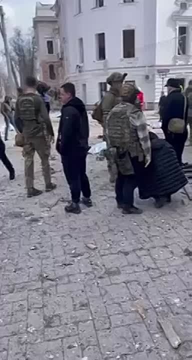 Сообщает что в Сумах в результате взрыва на текущий момент: 21 труп, 83 ранено, среди них 7 детей