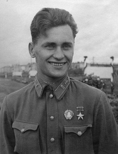 Алексей Николаевич Катрич (25.10.1917 — 25.11.2004) — лётчик-ас истребительной авиации, Герой Советского Союза