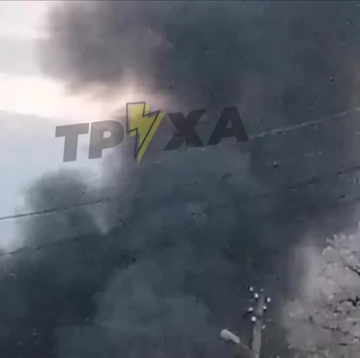 В Харькове утром продолжает гореть пораженное "Геранями" пром.предприятие