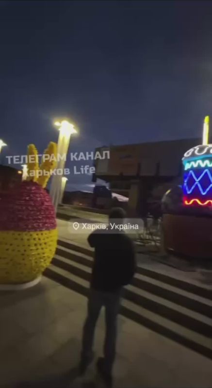 В Сети обсуждают цвет иллюминации пасок которые установили возле ХАТОБа