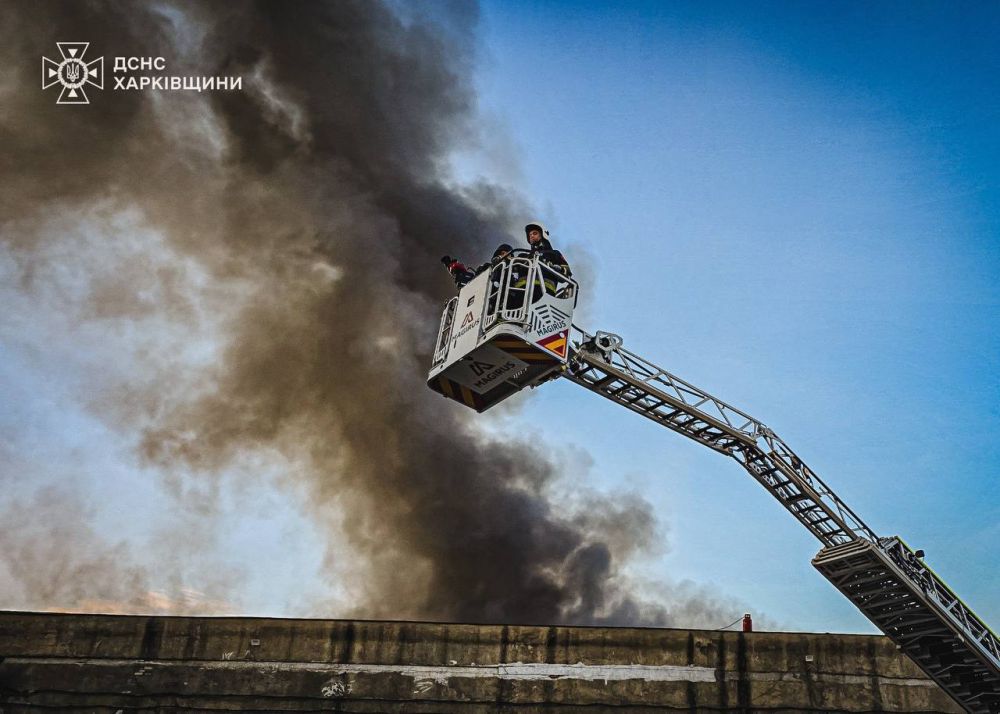 Российский барражирующий боеприпас утром поразил складские помещения военного значения в Харькове Российский барражирующий боеприпас утром поразил складские помещения военного значения в Харькове