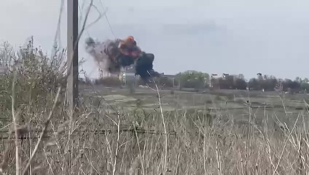 Прилет ФАБ с УМПК по многоэтажке в Купянске