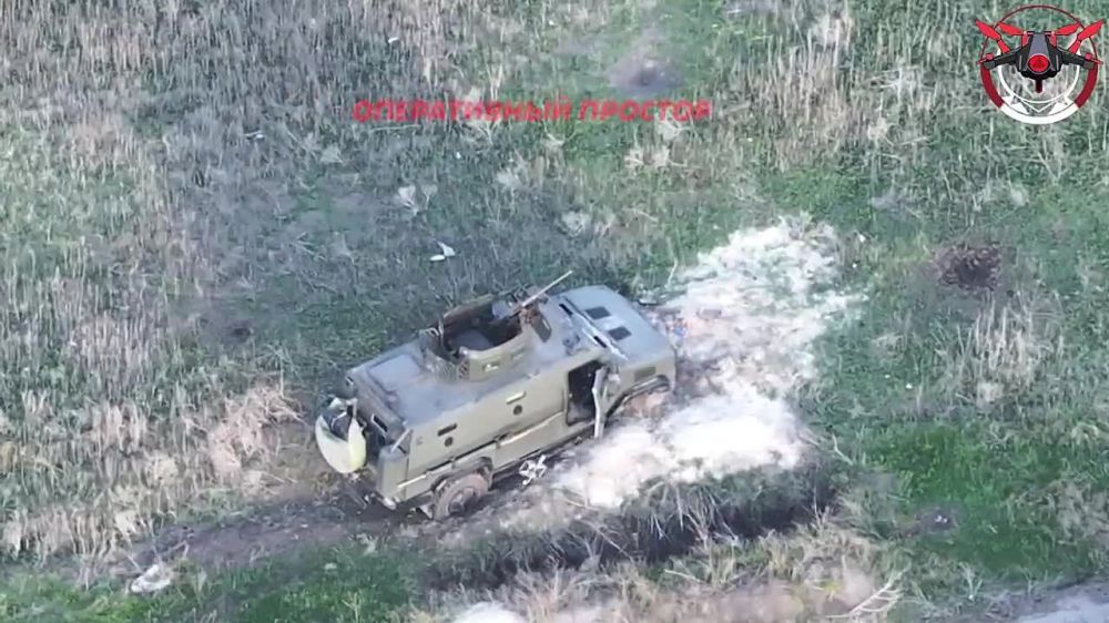 Дррн на оптоволокне 6 армии влетел в украинский броневик в районе Радьковки на Купянском направлении