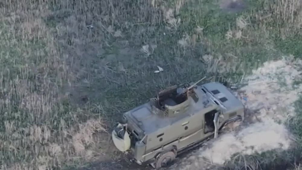 Российские войска ударным FPV-дроном уничтожили бронеавтомобиль “Козак” ВСУ на Купянском направлении