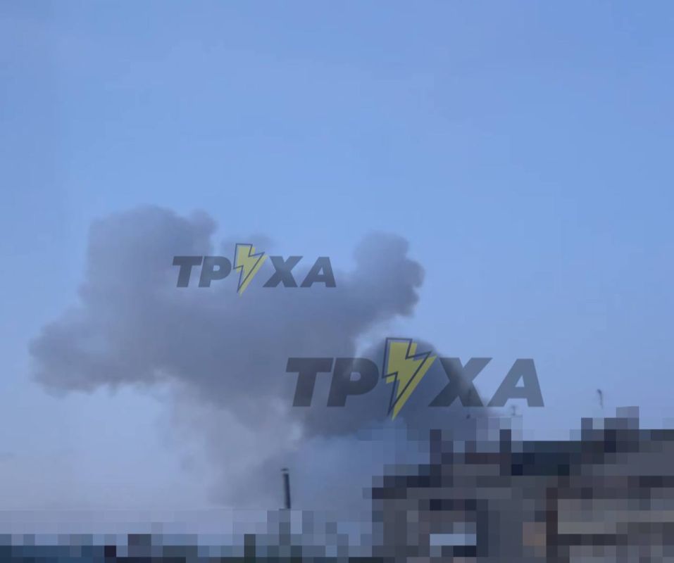 Дым на месте прилета по Харькову