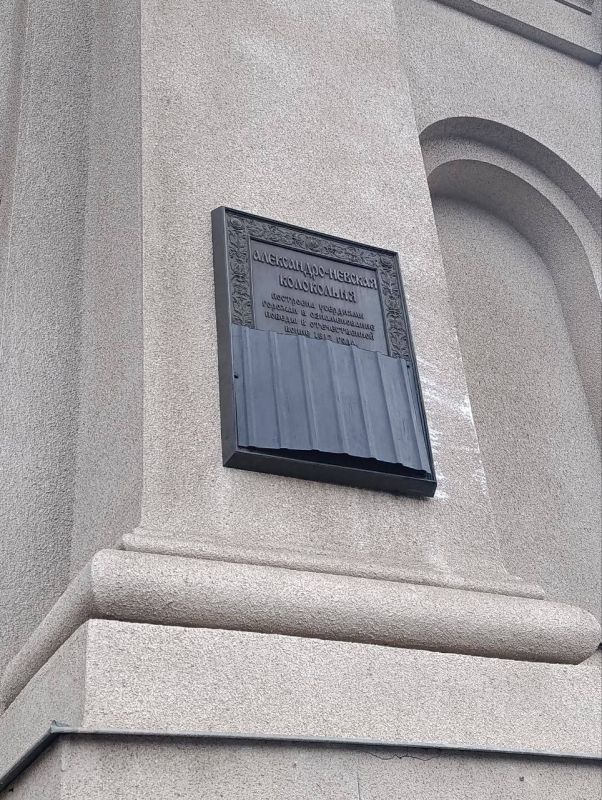 Юлия Витязева: Пригород Харькова. Местную церковь обязали снять табличку, которая гласит о том, что колокольня при Храме построена силами прихожан в честь признательности Богу в спасении России от пришествия Наполеона и... Юлия Витязева: Пригород Харькова. Местную церковь обязали снять табличку, которая гласит о том, что колокольня при Храме построена силами прихожан в честь признательности Богу в спасении России от пришествия Наполеона и...