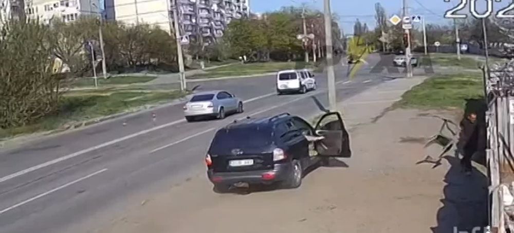 Харьков.. Никто даже не пытался проверить документы у мужчины, сразу грубо запаковали