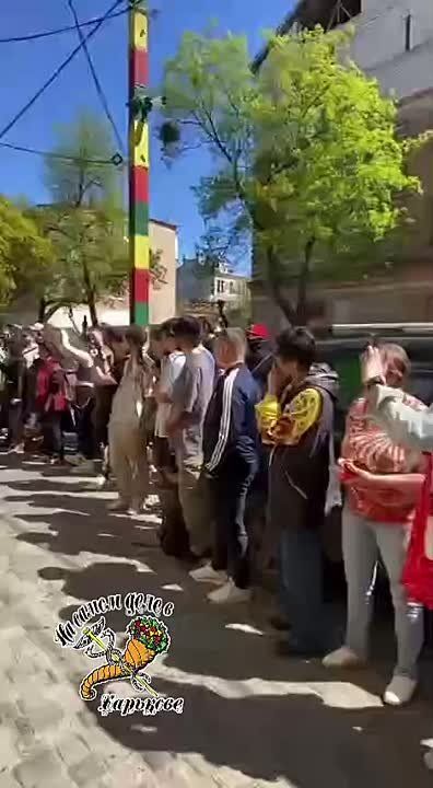 Растафарианская Церковь Боба Марли в Харькове тоже празднует святит куличи