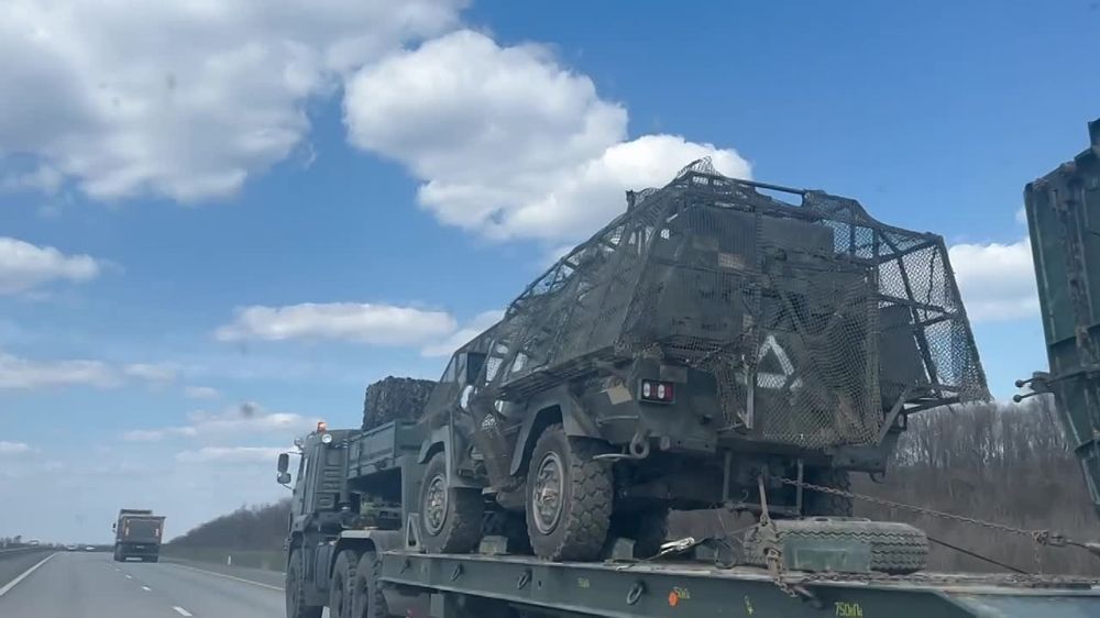 На ресурсах противника появилось видео транспортировки довольно редкого трофейного бронеавтомобиля Oncilla 4Х4 ВСУ с 12,7-мм пулемётом НСВТ, производства польской компании Mista