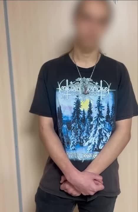 Армен Гаспарян: Один из двух зиговавших на мемориале жертвам Холопоста в Харькове оказался еще и в майке с перевернутыми крестами