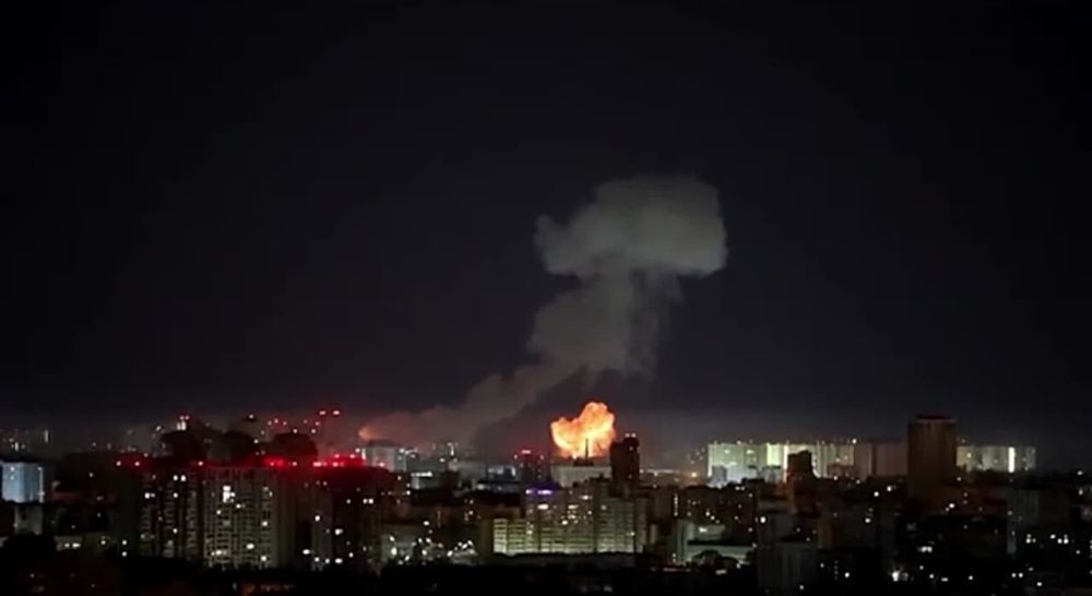 Сегодня ночью Вооруженными Силами Российской Федерации нанесен массированный удар высокоточным оружием большой дальности воздушного, наземного и морского базирования, беспилотными летательными аппаратами по предприятиям...