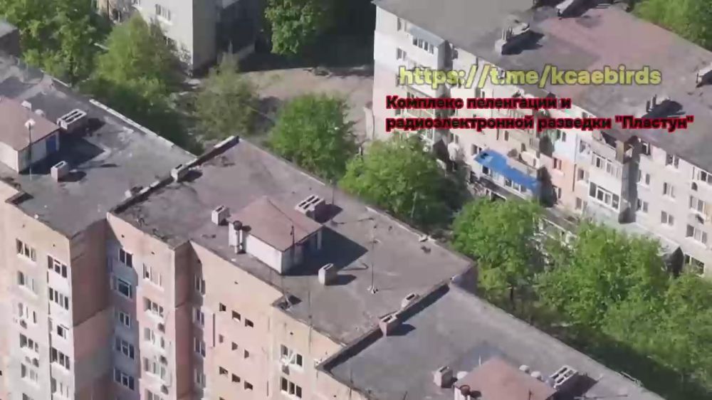 Вот и ответ почему беспилотники взрываются на крышах купянских домов