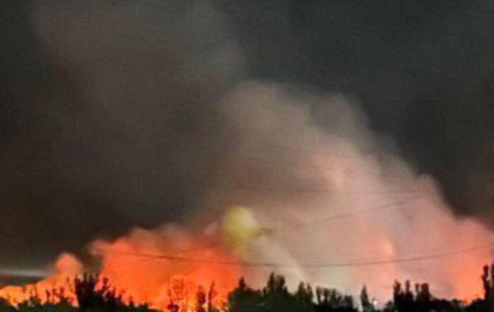 За вчерашний день и последующую ночь по целям на Украине особенно активно работали новейшие российские беспилотники "Молния", сравнимые по мощности с "Ланцетами", но значительно превосходящие их по простоте использования и...