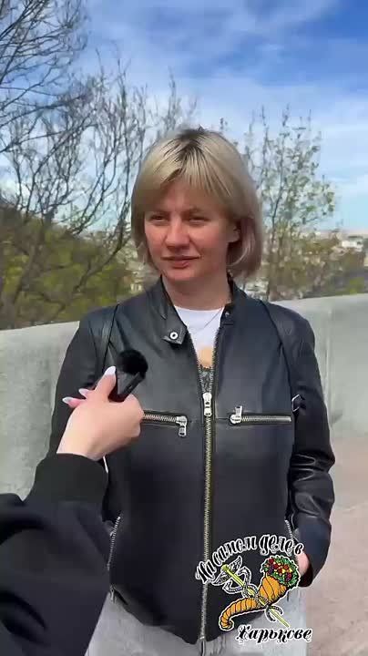 ПОЧЕМУ они такие тупые?!. Понятно, что это видеонарезка (пропагандистский ролик чтобы создать общественное мнение), но делать выбор из УБИЙЦЫ и ВОРА