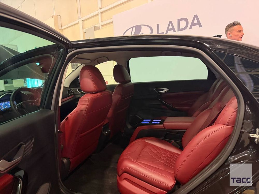 &quot;&quot;     Lada-e Aura   &quot;  2025&quot;  ,    
