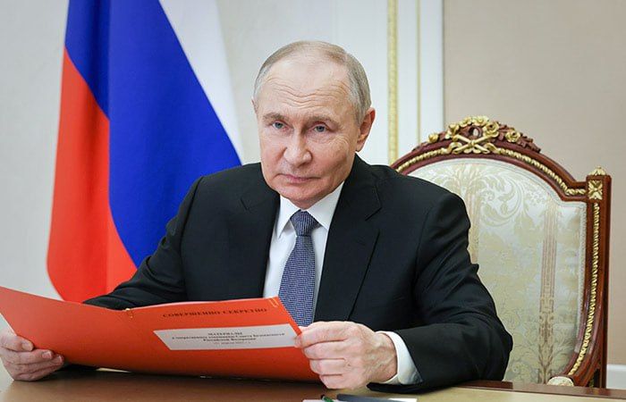 Владимир Путин объявил о перемирии на 8,9 и 10 мая