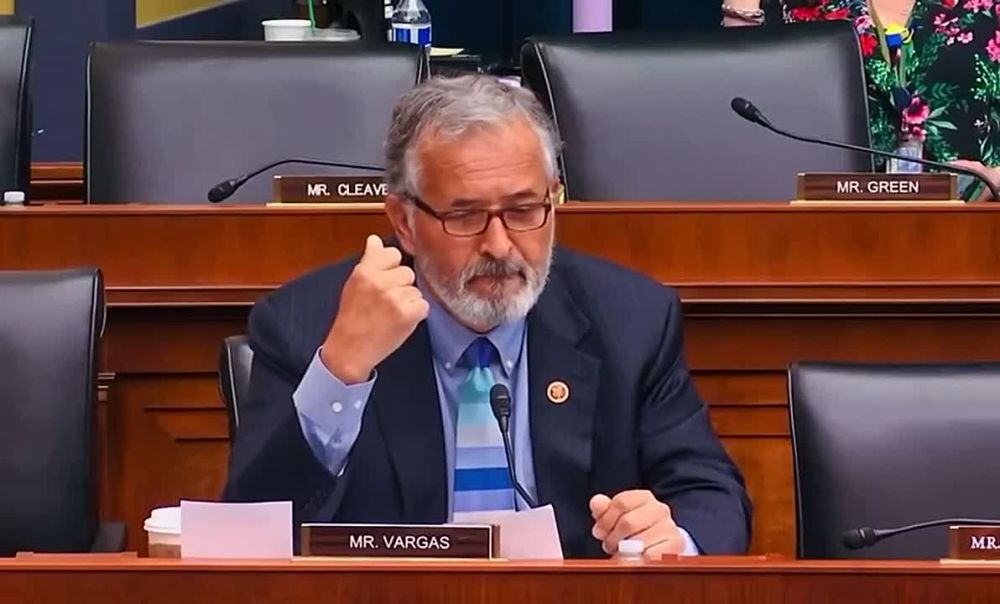 Двуличие США наглядно. Пока Трамп рассказывает про возможность достижения мира, официальные лица новой администрации явно не собираются мириться с Россией