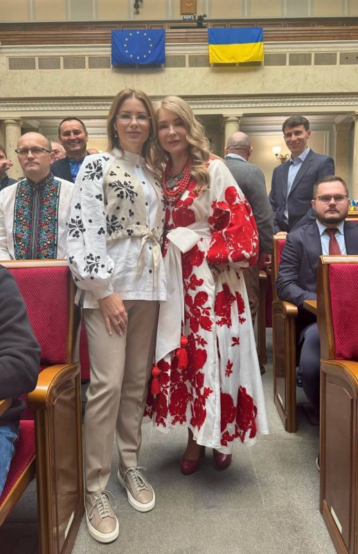 "незламні патріоти". "Для украинских героев лучшая броня это вышиванка"— сказал нацик Тягнибок прячась где-то в тылу за спинами ВСУшников