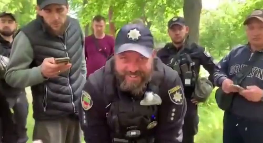Лицо украинской полиции. Перед вами на фото — уже печально известный в Запорожье полицейский Калабанов Лицо украинской полиции. Перед вами на фото — уже печально известный в Запорожье полицейский Калабанов