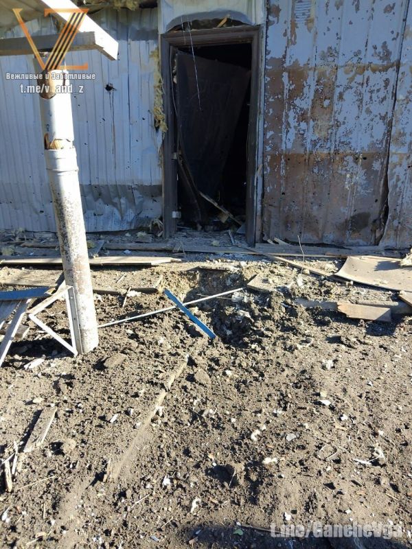 Боевики киевского режима, применяя FPV-дроны, нанесли несколько ударов по центральной части села Новоегоровка Харьковской области и по гражданскому автомобилю в селе Граково Боевики киевского режима, применяя FPV-дроны, нанесли несколько ударов по центральной части села Новоегоровка Харьковской области и по гражданскому автомобилю в селе Граково