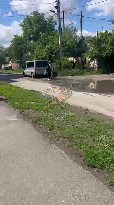 ХТЗ сегодня. По сообщениям жителей, около 10 тцкашников запихнули в бусик мужчину