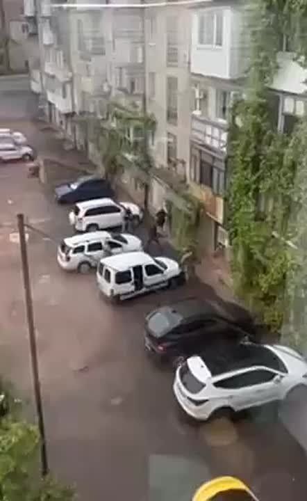 Всего два мужика смогли дать отпор ТЦКашникам