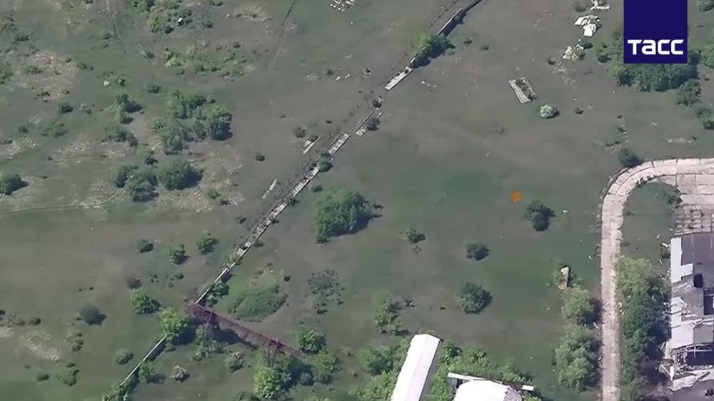 ВС РФ нанесли удар из комплекса "Искандер" по пункту запуска украинских БПЛА дальнего действия на аэродроме в Чугуеве Харьковской области, сообщили в МО