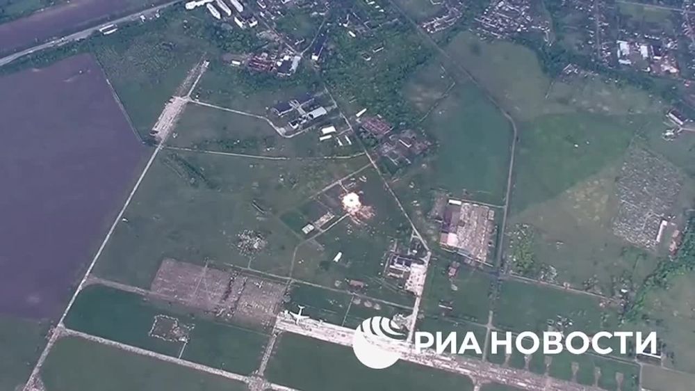 Расчет ОТРК "Искандер-М" нанес удар по установкам для запуска БПЛА в Чугуеве Харьковской области, уничтожены 6 установок и около 30 БПЛА, сообщили в Минобороны России