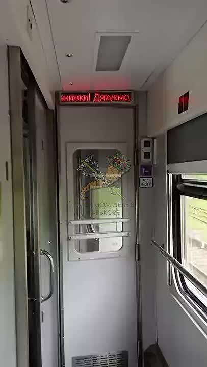Бегущая строка в украинском поезде: "Спасибо что говорите по-украински и не слушаете русскую попсу