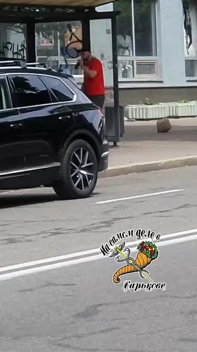 Это уже норма.... В Киеве абсолютно спокойно носят одежду со свастикой