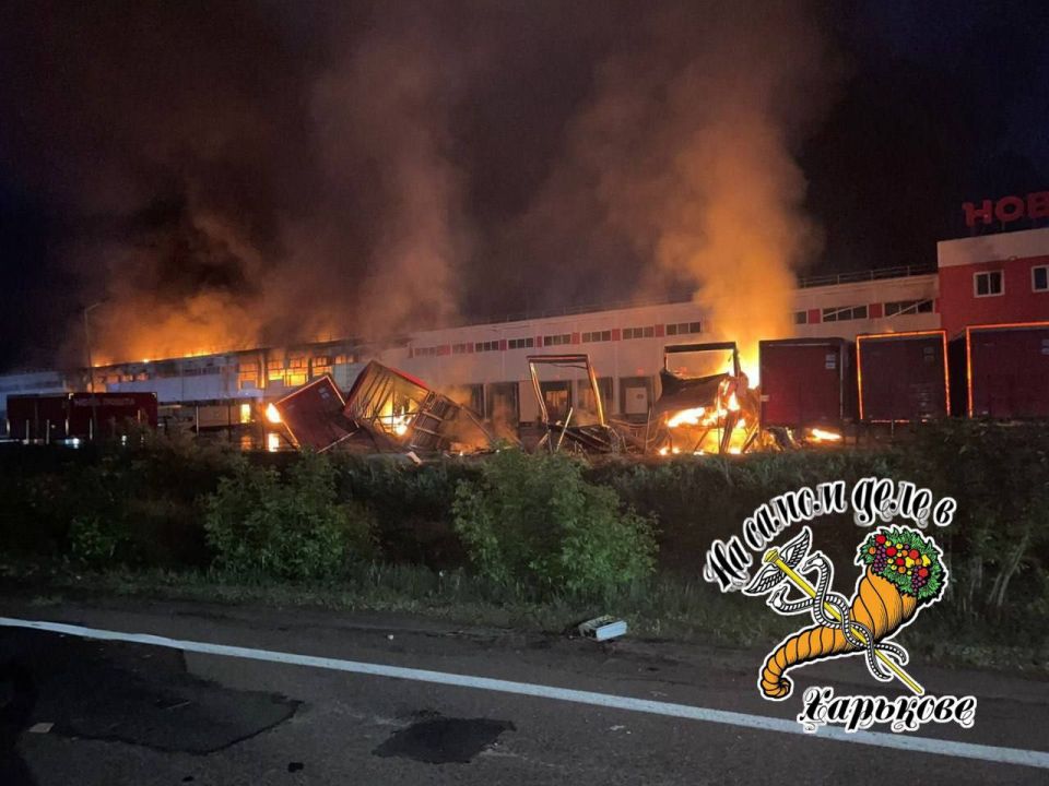 В Харьковской области (возле аэродрома в н.п.Каротыч) и в Сумах уничтожены крупные склады "Новой Почты" В Харьковской области (возле аэродрома в н.п.Каротыч) и в Сумах уничтожены крупные склады "Новой Почты"